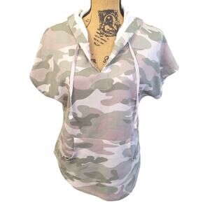 Medium Philosophy camo hoodie top, short sleeves, kangaroo pocket, pullover